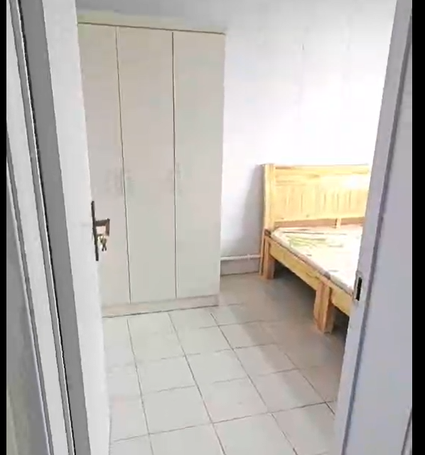 银湖小区(二村)6楼带地下室出租