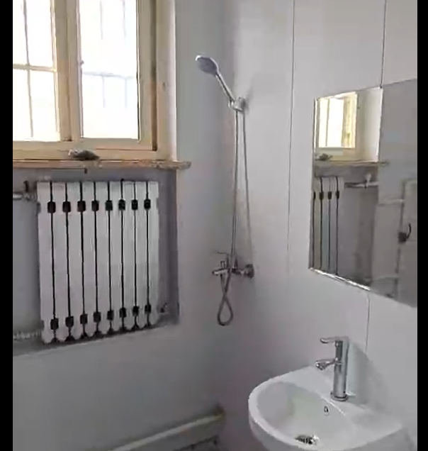 银湖小区(二村)6楼带地下室出租